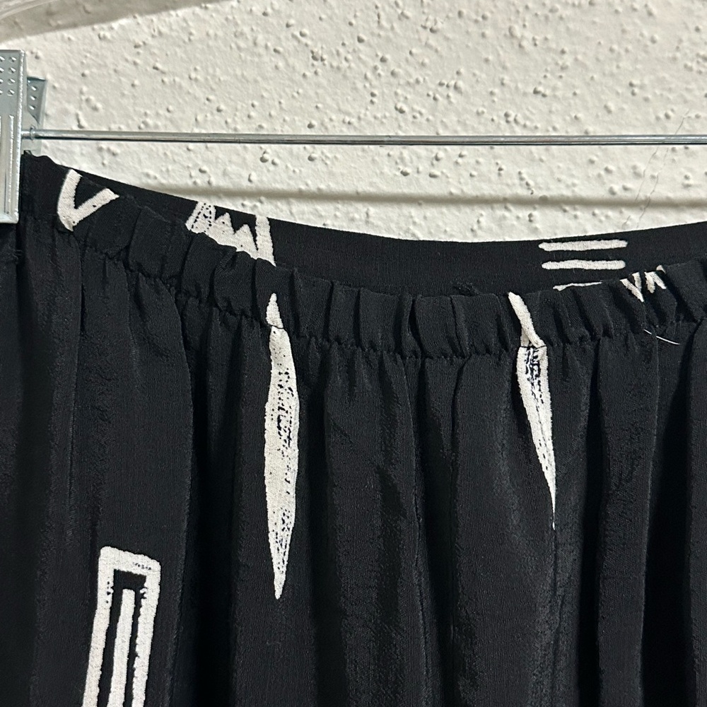 Burke Avenue Black & Cream women’s flowing pants size Medium preowned. - Picture 8 of 10